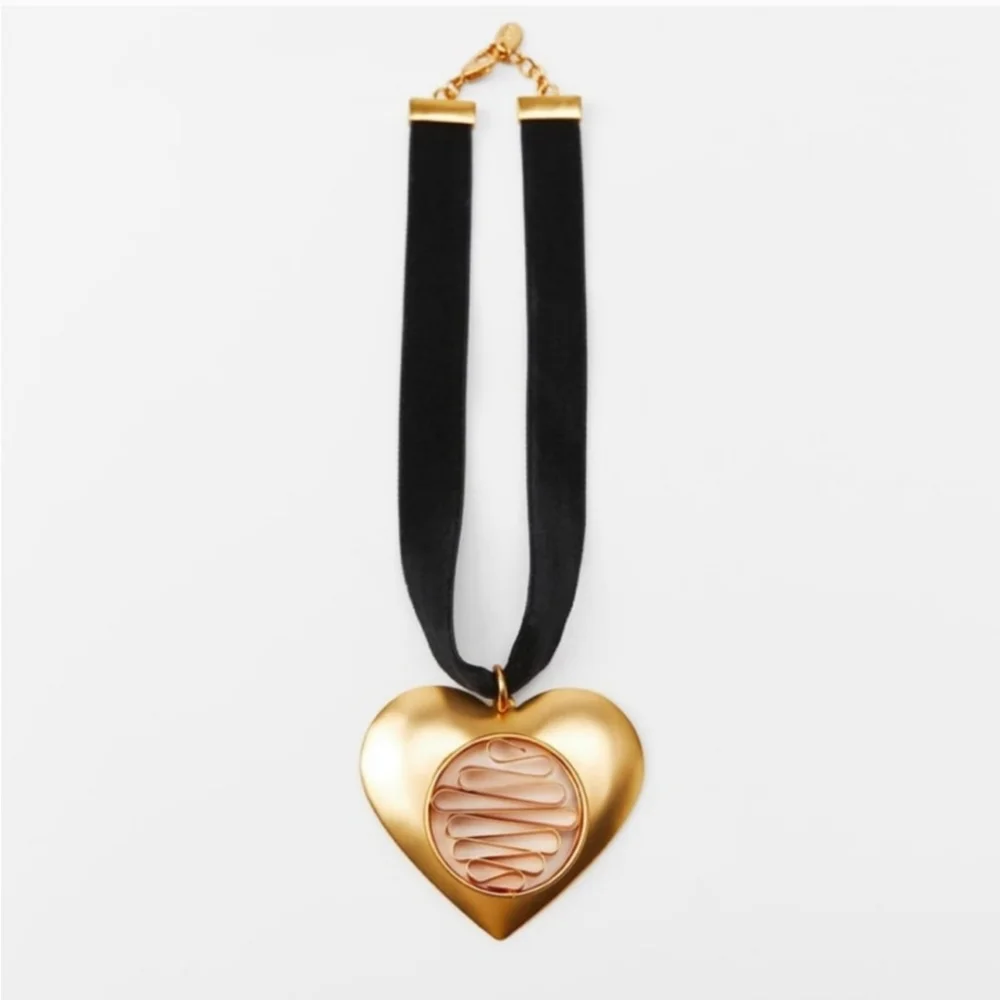 ZARA HEART GOLDEN VELVET CHOKER
